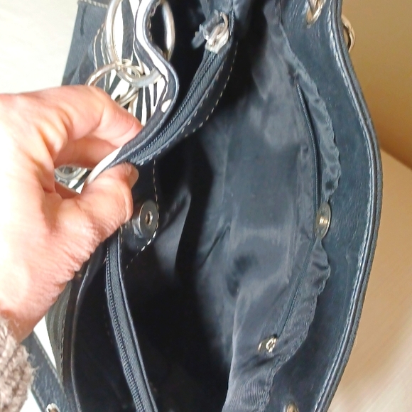 Final Price - Adorable Zebra Satchel - Picture 6 of 10